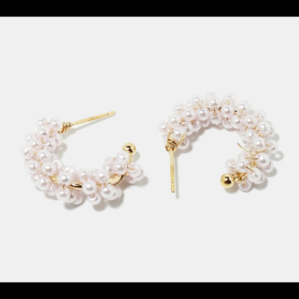 Small pearls-studded open hoop earrings